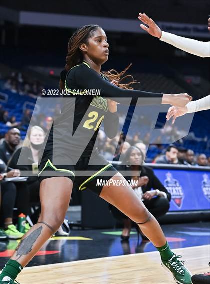 Thumbnail 2 in DeSoto vs South Grand Prairie (UIL 6A State Final) photogallery.