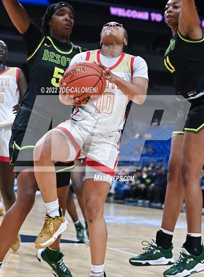 Thumbnail 3 in DeSoto vs South Grand Prairie (UIL 6A State Final) photogallery.