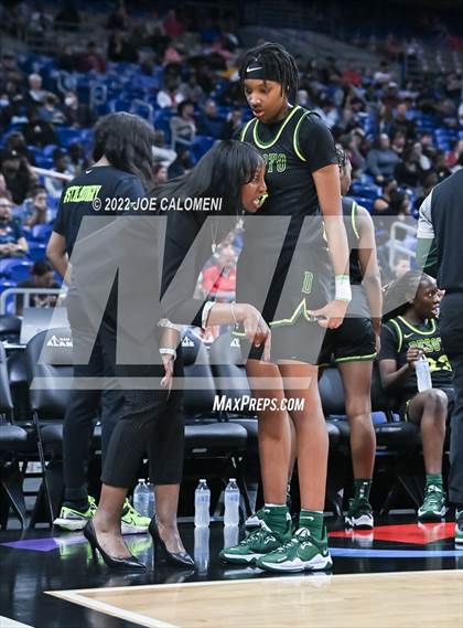 Thumbnail 3 in DeSoto vs South Grand Prairie (UIL 6A State Final) photogallery.
