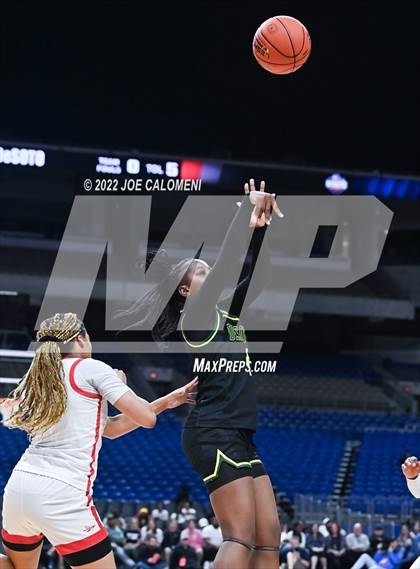 Thumbnail 3 in DeSoto vs South Grand Prairie (UIL 6A State Final) photogallery.