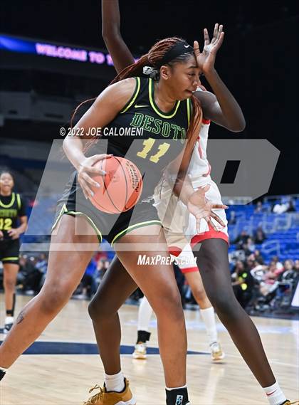 Thumbnail 2 in DeSoto vs South Grand Prairie (UIL 6A State Final) photogallery.