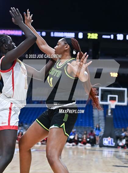 Thumbnail 3 in DeSoto vs South Grand Prairie (UIL 6A State Final) photogallery.