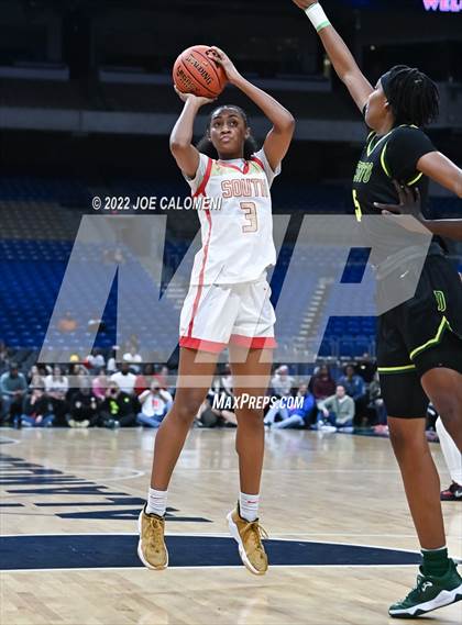 Thumbnail 3 in DeSoto vs South Grand Prairie (UIL 6A State Final) photogallery.