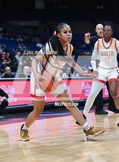 Thumbnail 1 in DeSoto vs South Grand Prairie (UIL 6A State Final) photogallery.