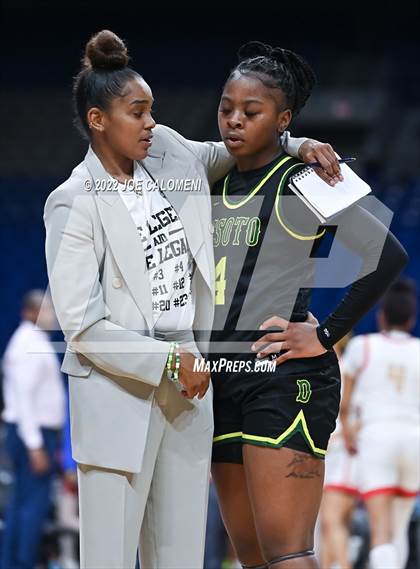 Thumbnail 2 in DeSoto vs South Grand Prairie (UIL 6A State Final) photogallery.