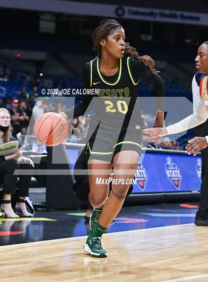 Thumbnail 1 in DeSoto vs South Grand Prairie (UIL 6A State Final) photogallery.