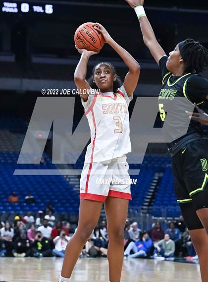 Thumbnail 1 in DeSoto vs South Grand Prairie (UIL 6A State Final) photogallery.