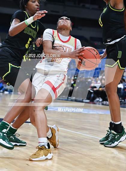 Thumbnail 1 in DeSoto vs South Grand Prairie (UIL 6A State Final) photogallery.