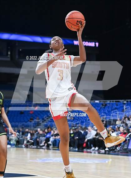 Thumbnail 1 in DeSoto vs South Grand Prairie (UIL 6A State Final) photogallery.