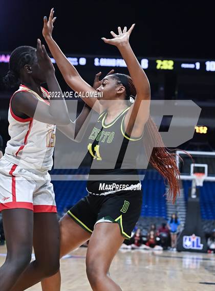 Thumbnail 1 in DeSoto vs South Grand Prairie (UIL 6A State Final) photogallery.