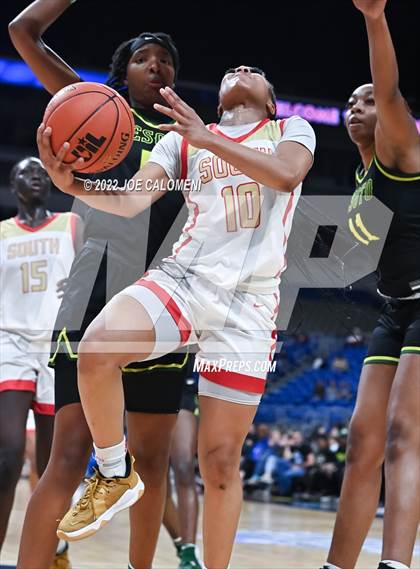 Thumbnail 1 in DeSoto vs South Grand Prairie (UIL 6A State Final) photogallery.