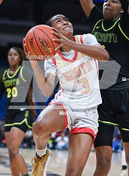 Thumbnail 3 in DeSoto vs South Grand Prairie (UIL 6A State Final) photogallery.