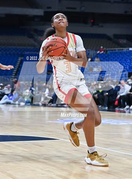 Thumbnail 1 in DeSoto vs South Grand Prairie (UIL 6A State Final) photogallery.