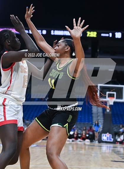 Thumbnail 2 in DeSoto vs South Grand Prairie (UIL 6A State Final) photogallery.