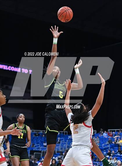 Thumbnail 2 in DeSoto vs South Grand Prairie (UIL 6A State Final) photogallery.