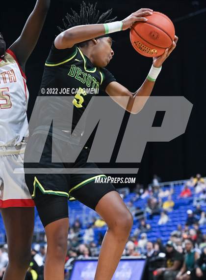 Thumbnail 2 in DeSoto vs South Grand Prairie (UIL 6A State Final) photogallery.