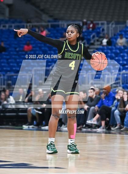Thumbnail 3 in DeSoto vs South Grand Prairie (UIL 6A State Final) photogallery.