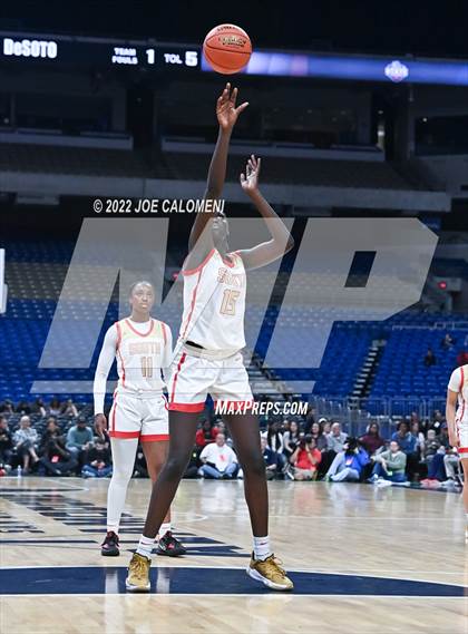 Thumbnail 2 in DeSoto vs South Grand Prairie (UIL 6A State Final) photogallery.