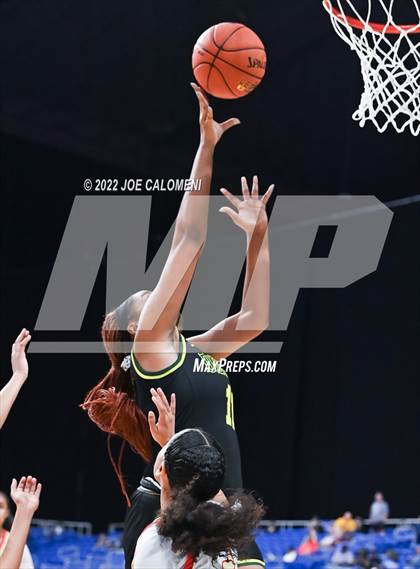 Thumbnail 1 in DeSoto vs South Grand Prairie (UIL 6A State Final) photogallery.