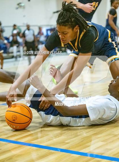 Thumbnail 3 in Fayetteville Academy vs New Life Christian Academy (Veterans Day Tournament) photogallery.