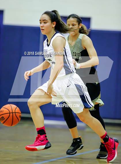 Thumbnail 3 in St. Genevieve vs Spring Valley (War on the Floor) photogallery.