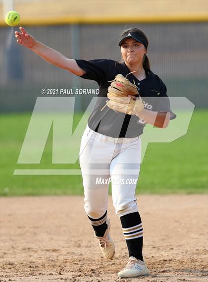 Thumbnail 1 in Arapahoe @ Chaparral photogallery.
