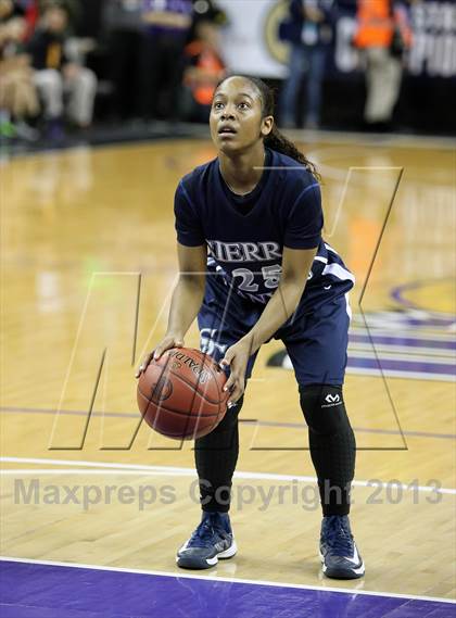 Thumbnail 2 in Pinewood vs Sierra Canyon (CIF State D5 Final) photogallery.