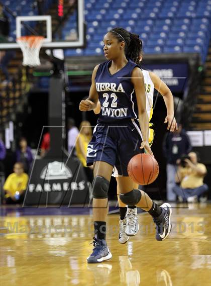 Thumbnail 3 in Pinewood vs Sierra Canyon (CIF State D5 Final) photogallery.