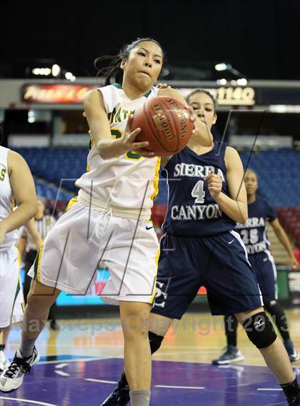 Thumbnail 3 in Pinewood vs Sierra Canyon (CIF State D5 Final) photogallery.