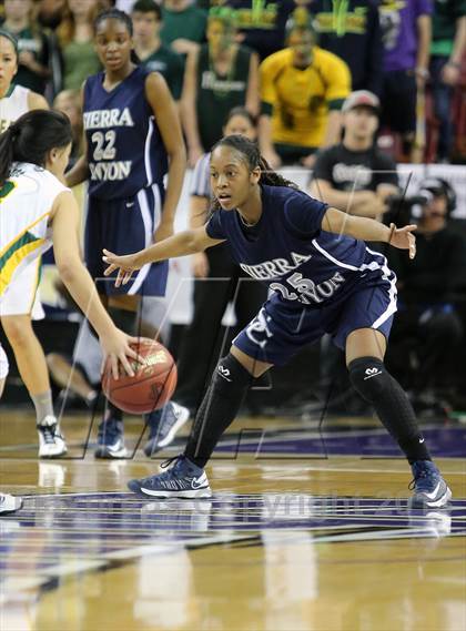 Thumbnail 3 in Pinewood vs Sierra Canyon (CIF State D5 Final) photogallery.
