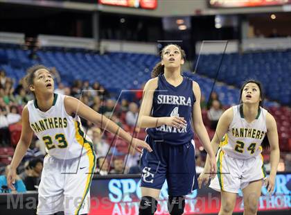 Thumbnail 2 in Pinewood vs Sierra Canyon (CIF State D5 Final) photogallery.
