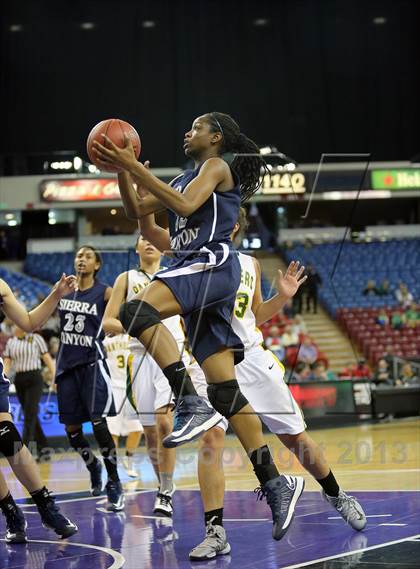 Thumbnail 3 in Pinewood vs Sierra Canyon (CIF State D5 Final) photogallery.