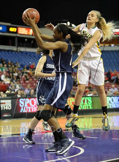 Thumbnail 3 in Pinewood vs Sierra Canyon (CIF State D5 Final) photogallery.
