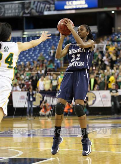 Thumbnail 2 in Pinewood vs Sierra Canyon (CIF State D5 Final) photogallery.