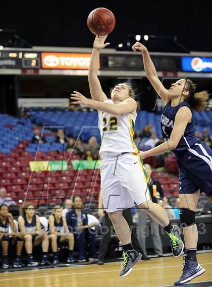 Thumbnail 2 in Pinewood vs Sierra Canyon (CIF State D5 Final) photogallery.