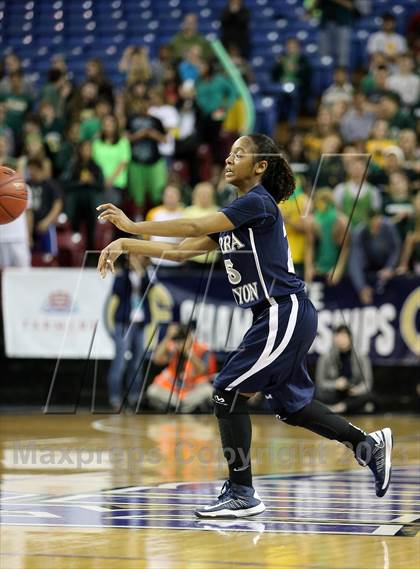 Thumbnail 1 in Pinewood vs Sierra Canyon (CIF State D5 Final) photogallery.