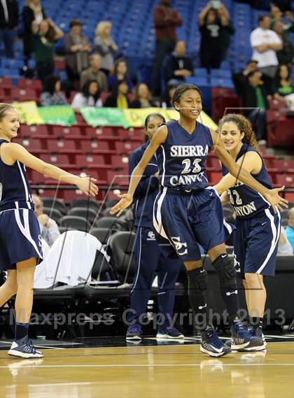 Thumbnail 1 in Pinewood vs Sierra Canyon (CIF State D5 Final) photogallery.