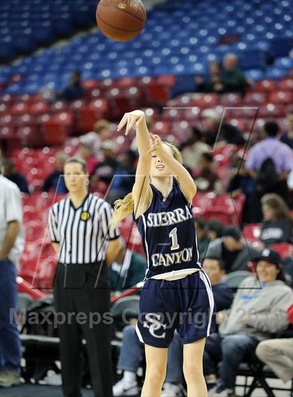 Thumbnail 1 in Pinewood vs Sierra Canyon (CIF State D5 Final) photogallery.