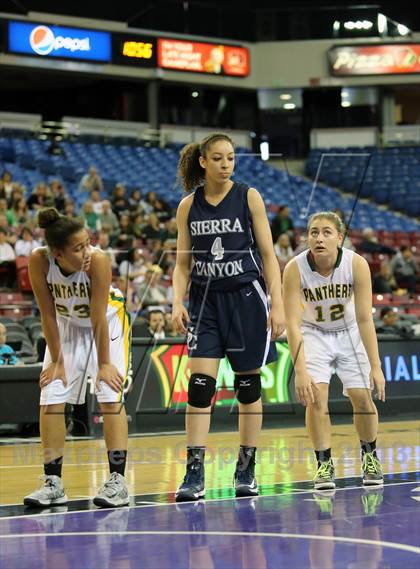 Thumbnail 1 in Pinewood vs Sierra Canyon (CIF State D5 Final) photogallery.