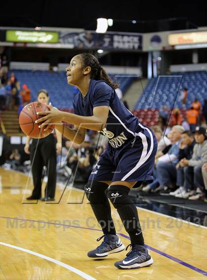 Thumbnail 3 in Pinewood vs Sierra Canyon (CIF State D5 Final) photogallery.
