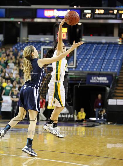 Thumbnail 2 in Pinewood vs Sierra Canyon (CIF State D5 Final) photogallery.