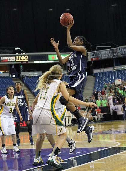 Thumbnail 3 in Pinewood vs Sierra Canyon (CIF State D5 Final) photogallery.