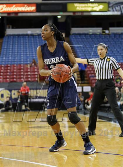 Thumbnail 2 in Pinewood vs Sierra Canyon (CIF State D5 Final) photogallery.