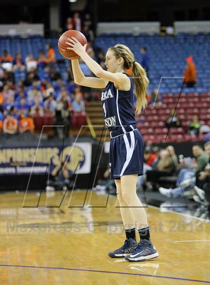 Thumbnail 3 in Pinewood vs Sierra Canyon (CIF State D5 Final) photogallery.