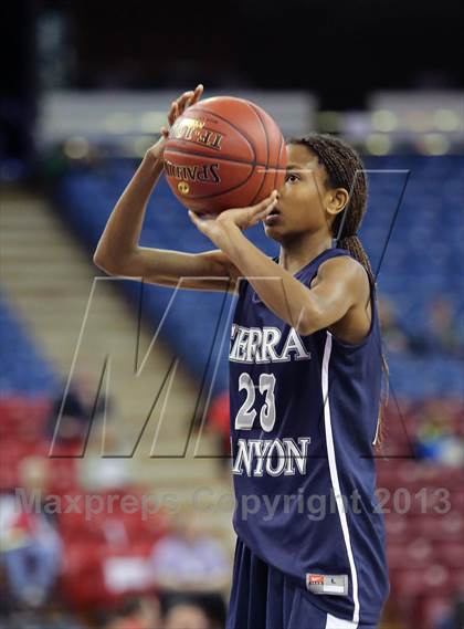 Thumbnail 3 in Pinewood vs Sierra Canyon (CIF State D5 Final) photogallery.