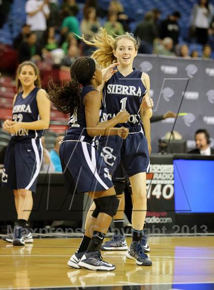 Thumbnail 2 in Pinewood vs Sierra Canyon (CIF State D5 Final) photogallery.