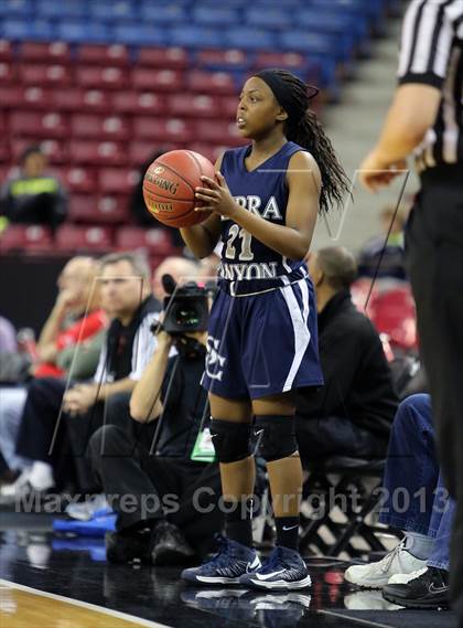 Thumbnail 1 in Pinewood vs Sierra Canyon (CIF State D5 Final) photogallery.