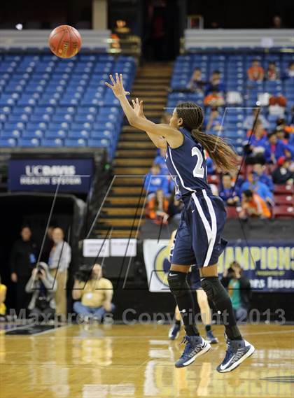 Thumbnail 2 in Pinewood vs Sierra Canyon (CIF State D5 Final) photogallery.