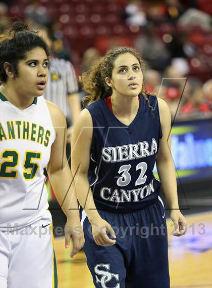 Thumbnail 1 in Pinewood vs Sierra Canyon (CIF State D5 Final) photogallery.