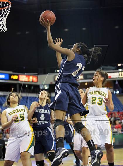 Thumbnail 1 in Pinewood vs Sierra Canyon (CIF State D5 Final) photogallery.